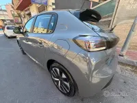 Usata Peugeot 208 Active 101 CV (74 kW) 2024 Grigio Utilitaria