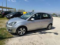Usata Ford Fiesta Ghia 79 CV (58 kW) 2008 Argento Utilitaria