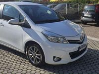 Usata Toyota Yaris Lounge 90 CV (66 kW) 2014 Bianco Berlina
