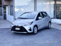 Usata Toyota Yaris Hybrid 73 CV (53 kW) 2018 Grigio Berlina