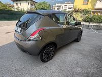 Usata Lancia Ypsilon 69 CV (50 kW) 2020 Grigio Utilitaria