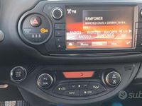 Usata Toyota Yaris Lounge 99 CV (72 kW) 2016 Rosso Berlina