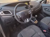 Usata Renault Scénic XMOD 110 CV (80 kW) 2011 Bianco Monovolume