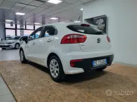Usata Kia Rio Active 85 CV (62 kW) 2016 Bianco Utilitaria