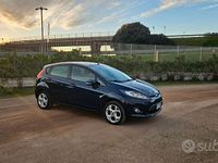 Usata Ford Fiesta Titanium 75 CV (55 kW) 2013 Blu Utilitaria