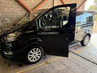 Usata Ford Tourneo 185 CV (136 kW) 2021 Nero Monovolume