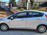 Usata Ford Fiesta 82 CV (60 kW) 2009 Argento Berlina