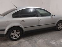 Usata VW Passat 75 CV (55 kW) 2000 Grigio Berlina