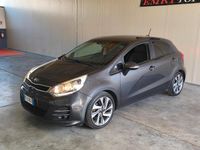 Usado Kia Rio 90 CV (66 kW) 2016 Gris Utilitario