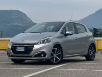 Usata Peugeot 208 Allure 75 CV (55 kW) 2017 Argento Utilitaria