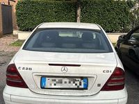 Usata Mercedes C220 Classic 143 CV (105 kW) 2003 Bianco Berlina
