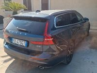 Usata Volvo V60 150 CV (110 kW) 2019 Blu Station wagon