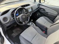 Usata Toyota Yaris Hybrid Cool 75 CV (55 kW) 2015 Bianco Berlina