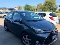 Usata Toyota Yaris Hybrid Style 73 CV (53 kW) 2016 Grigio Berlina