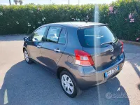 Usata Toyota Yaris Sol 90 CV (66 kW) 2011 Grigio Utilitaria