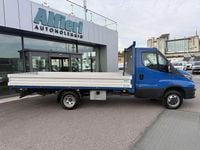 Usata Iveco Daily 116 CV (85 kW) 2022 Blu/azzurro Furgone