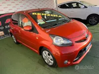 Usata Toyota Aygo 68 CV (50 kW) 2012 Arancione Utilitaria