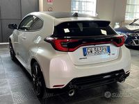 Usata Toyota Yaris 280 CV (205 kW) 2024 Bianco Berlina