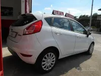 Usata Ford Fiesta 97 CV (71 kW) 2014 Bianco Utilitaria