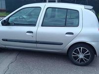 Usata Renault Clio II Authentique 75 CV (55 kW) 2005 Grigio Berlina