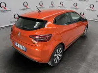 Usata Renault Clio V Evolution 140 CV (102 kW) 2023 Arancione Berlina
