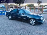 Usata Mercedes E250 Avantgarde 149 CV (109 kW) 1998 Blu Berlina