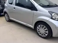 Usata Toyota Aygo 68 CV (50 kW) 2007 Grigio Utilitaria