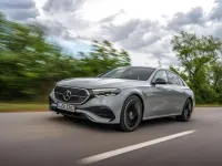 Usata Mercedes E220 AMG Line Premium Plus 197 CV (144 kW) 2024 Argento Berlina