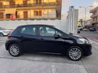 Usata Peugeot 208 Allure 82 CV (60 kW) 2018 Bluazzurro Utilitaria