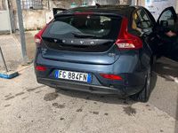 Usata Volvo V40 Momentum 120 CV (88 kW) 2017 Blu Berlina