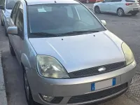 Usata Ford Fiesta Ghia 75 CV (55 kW) 2005 Grigio Utilitaria