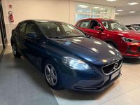 Usata Volvo V40 Momentum 120 CV (88 kW) 2017 Blu Berlina