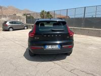 Begagnad Volvo XC40 Momentum 163 HK (119 kW) 2021 Svart SUV