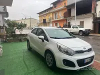 Usado Kia Rio Active 75 HP (55 kW) 2014 Branco Sedan