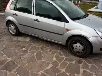 Usata Ford Fiesta 68 CV (50 kW) 2004 Grigio Utilitaria