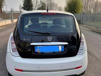 Usata Lancia Ypsilon 60 CV (44 kW) 2011 Bianco Utilitaria