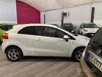 Usata Kia Rio EX 74 CV (54 kW) 2012 Bianco Utilitaria