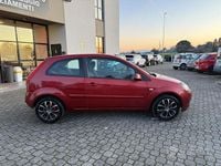 Usata Ford Fiesta Ghia 75 CV (55 kW) 2008 Rosso Utilitaria