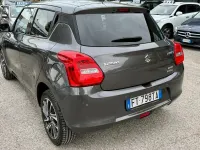 Usado Suzuki Swift 83 CV (61 kW) 2021 Gris Utilitario