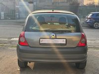 Usata Renault Clio II Dynamique 58 CV (42 kW) 2004 Grigio Berlina