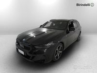 Usata BMW 520 Comfort Edition 197 CV (144 kW) 2025 Black sapphire metallizzato Station wagon