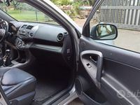 Usata Toyota RAV4 128 CV (94 kW) 2008 Grigio SUV