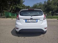 Usata Ford Fiesta 97 CV (71 kW) 2014 Bianco Utilitaria