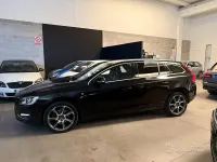 Usata Volvo V60 Ocean Race 120 CV (88 kW) 2017 Nero Station wagon