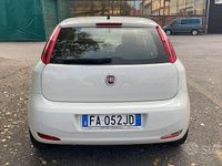 Usata Fiat Grande Punto 65 CV (47 kW) 2015 Bianco Utilitaria