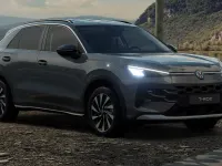 Nuova VW T-Roc Life 115 CV (84 kW) 2026 Wolf grey metallizzato nero SUV