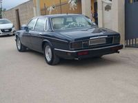 Usata Jaguar XJ40 Sovereign 234 CV (172 kW) 1990 Blu/azzurro Berlina