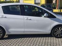 Usata Toyota Yaris Lounge 90 CV (66 kW) 2014 Bianco Berlina