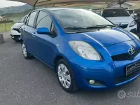 Usata Toyota Yaris 69 CV (50 kW) 2011 Blu Utilitaria