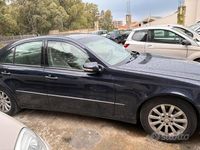 Usata Mercedes E220 143 CV (105 kW) 2002 Blu Berlina